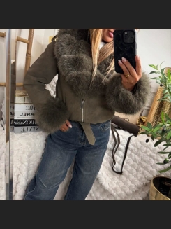 Kurtka z ociepleniem i futerkiem w kolorze khaki zapinana na zamek